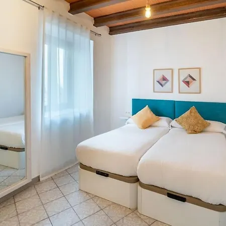 Apartment Delightful Steps From Cordoba's Wonders *