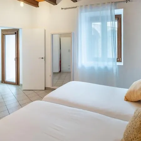 Apartment Delightful Steps From Cordoba's Wonders Cordoba