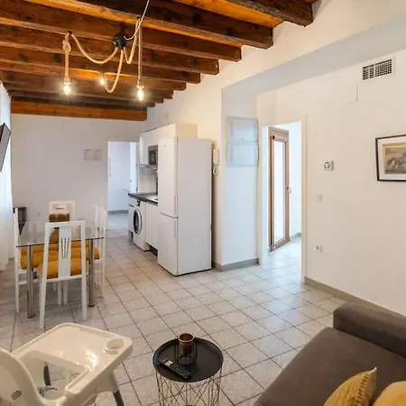 Delightful Steps From Cordoba's Wonders Apartment